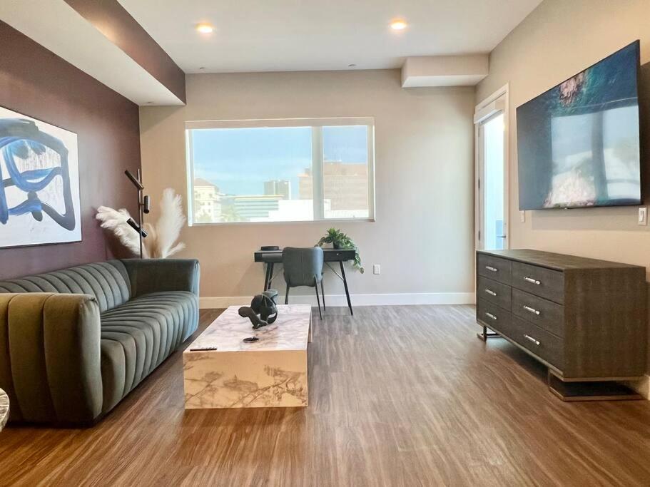 Designer Hollywood Penthouse With Private Balcony On Sunset Apartamento Los Ángeles