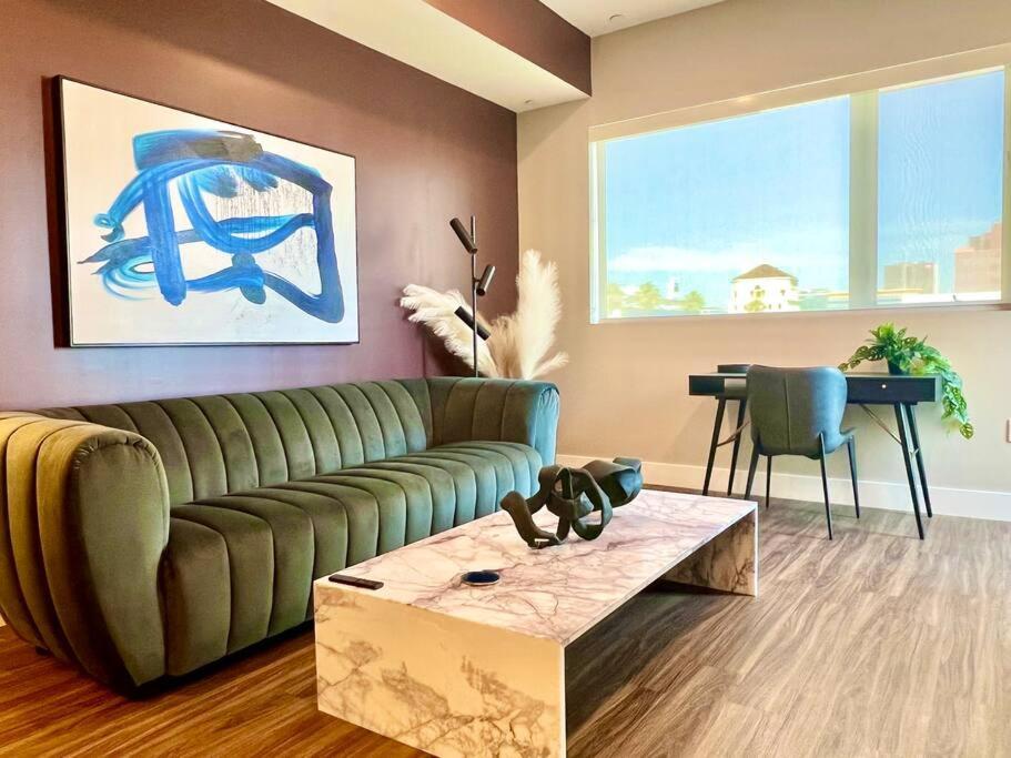 Designer Hollywood Penthouse With Private Balcony On Sunset Apartamento Los Ángeles